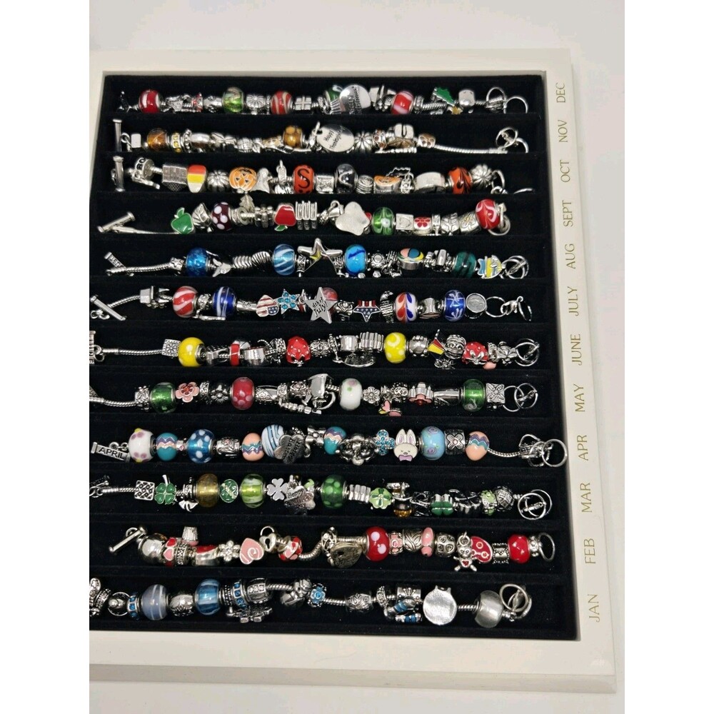 WILLABEE  & WARD COLLECTIBLE COMPLETE 12 MONTH CHARM BRACELET SET JEWELRY W/CASE